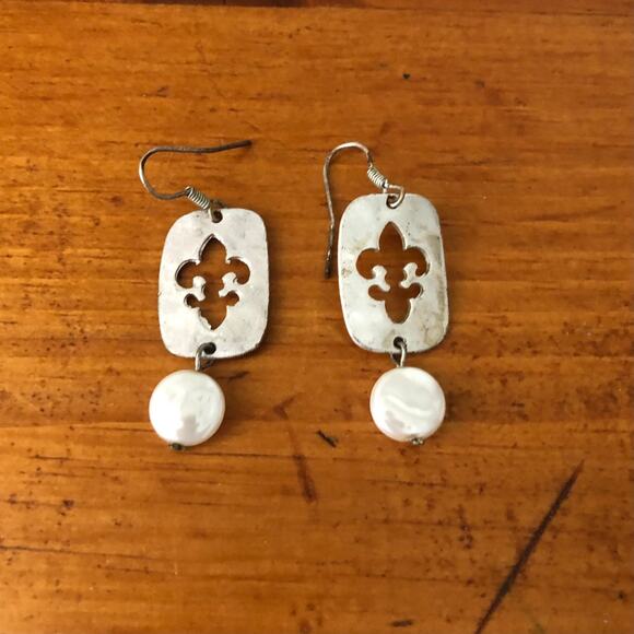Unbranded Jewelry - Silver Tone Fleur De Lis Dangle Earrings White Shell Bead Rectangular Drop Boho